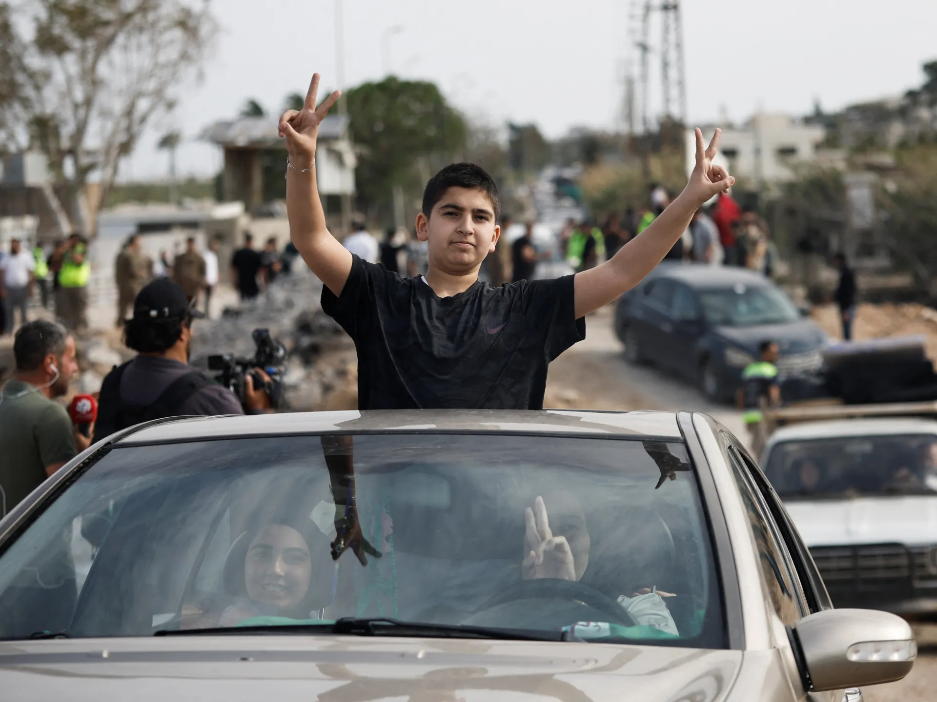 Israeli Artillery Shells Southern Lebanon Despite 10-Day Ceasefire