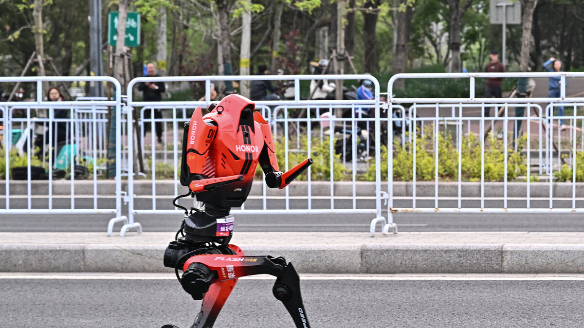 Chinese Robots Beat Human World Record in Beijing Half-Marathon